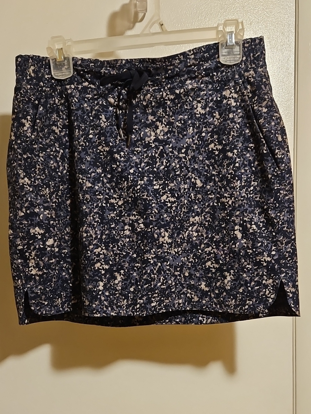Athleta Navy Floral Drawstring Women’s Skirt. Size 4